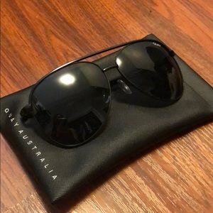 Quay Vivienne sunglasses in black/smoke
